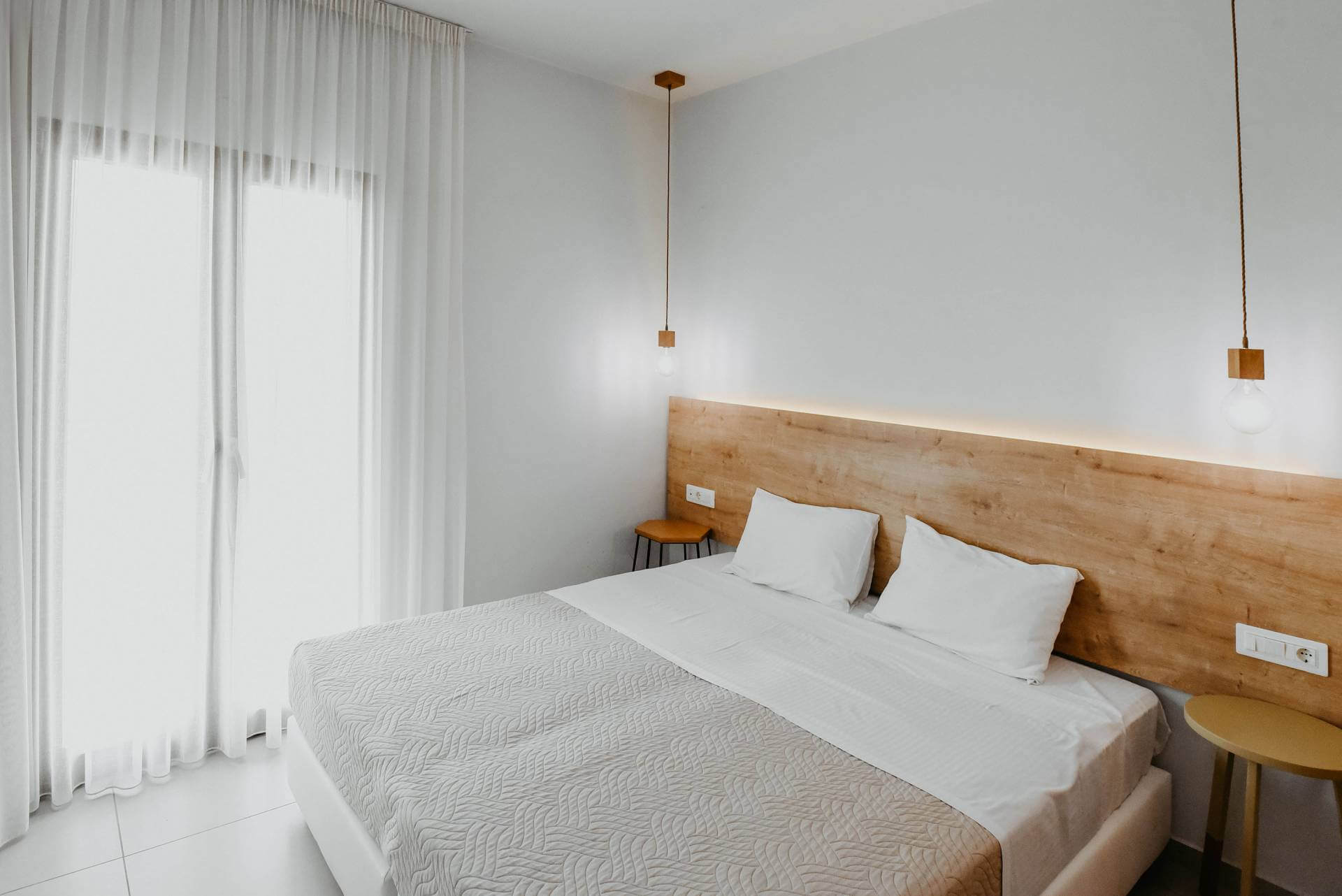 ONE-BEDROOM APARTMENT